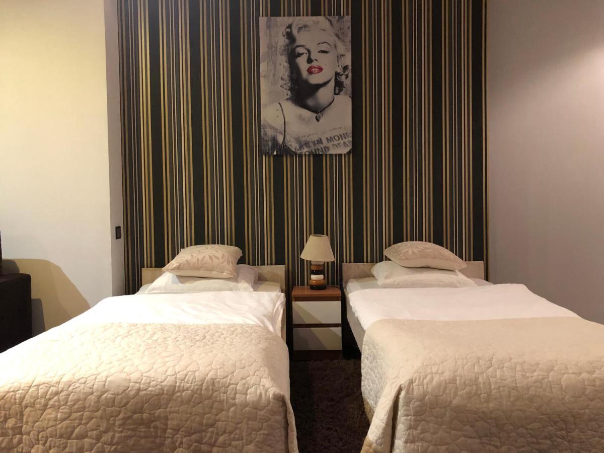 דירות ילנייה גורה Apartament Tipton מראה חיצוני תמונה